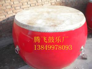 红色牛皮鼓